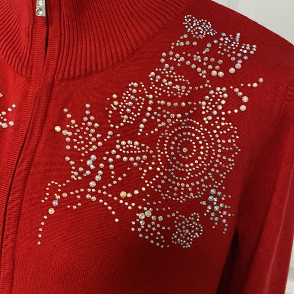 Questions red zipped up sweater cardigan. Size L - Picture 9 of 11